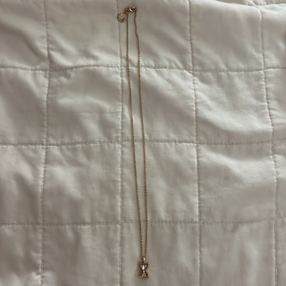 Rose Gold Hourglass Necklace⏳ - Picture 3 of 7